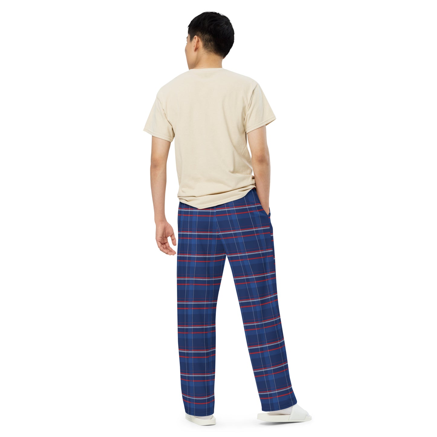 An American dad relaxing at home wearing the FOX News Proud American lounge pants.
